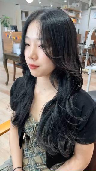 ロング カラー コトミ【メンズ】 【曲がる縮毛矯正】のヘアスタイル