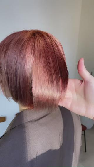 ピンクベージュ