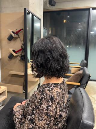 ショート パーマ バタフライレイヤー/ ニシトモユキのヘアスタイル