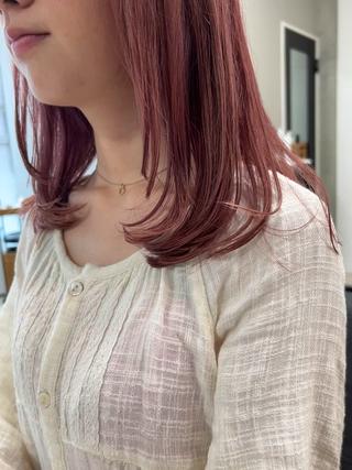 ミディアム バタフライレイヤー/ ニシトモユキのヘアスタイル