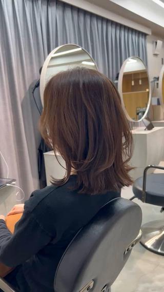 ミディアム バタフライレイヤー/ ニシトモユキのヘアスタイル
