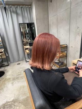 ショート バタフライレイヤー/ ニシトモユキのヘアスタイル