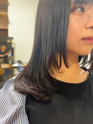 セミロング バタフライレイヤー/ ニシトモユキのヘアスタイル