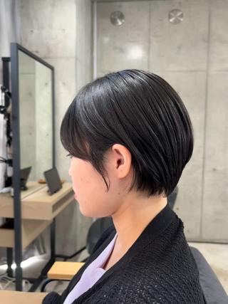 ショート バタフライレイヤー/ ニシトモユキのヘアスタイル