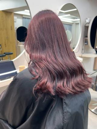 セミロング バタフライレイヤー/ ニシトモユキのヘアスタイル