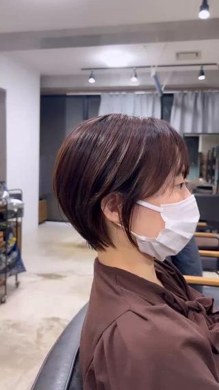 ショート バタフライレイヤー/ ニシトモユキのヘアスタイル