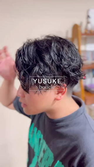 シルエットを崩さず、表面の動きを重視したパーマです。
スタイリングの再現性にこだわって施術をしております。