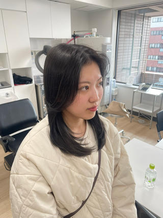 low layer style
伸ばしかけの前髪でも顔周りのレイヤーが馴染むようにカットします!