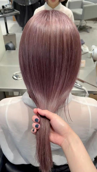 セミロング カラー レイヤー MINX伊藤なず菜のヘアスタイル