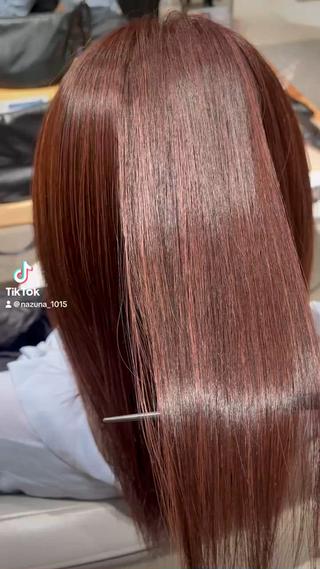 セミロング カラー レイヤー MINX伊藤なず菜のヘアスタイル