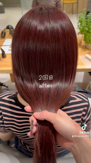 セミロング カラー レイヤー MINX伊藤なず菜のヘアスタイル