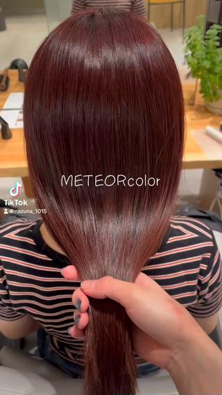 セミロング カラー レイヤー MINX伊藤なず菜のヘアスタイル