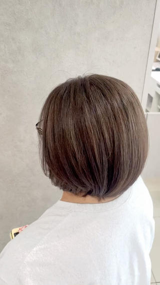 ハイライトを入れないワンカラー白髪ぼかし
ダメージが気になる、白髪染めをやめたい、伸びてきた時の差を少なくしたい。と言う方におすすめです!!