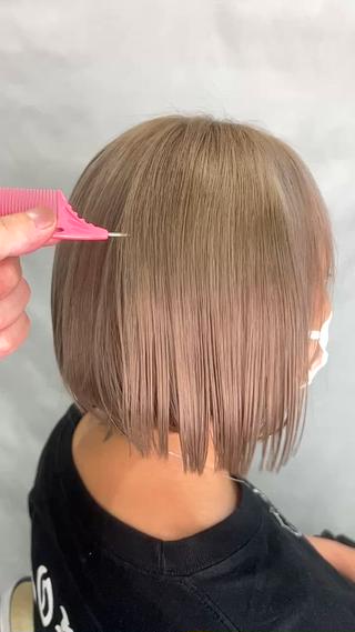 切りっぱなしのショートボブ
トリプルカラーで色落ちまで綺麗なミルクティーを