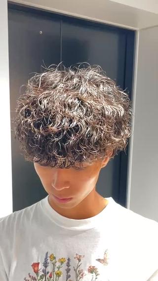 パーマ メンズ ツイスパ/シャドウ MANARUのヘアスタイル