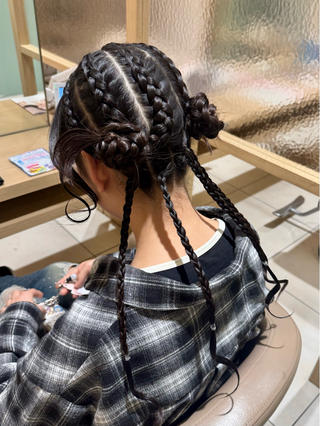 可愛くも、かっこよくも出来ます!!
特殊なアレンジは別途料金がかかる為、
ご予算に合わせてもご案内出来るので、
ご連絡頂くか、当日ご相談ください(՞ ܸ.ˬ.ܸ՞)”
