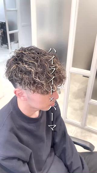 ショート カラー パーマ メンズ メンズ特化パーマ ハイライト/比嘉のヘアスタイル