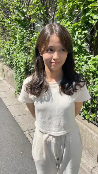 オリーブグレージュ
