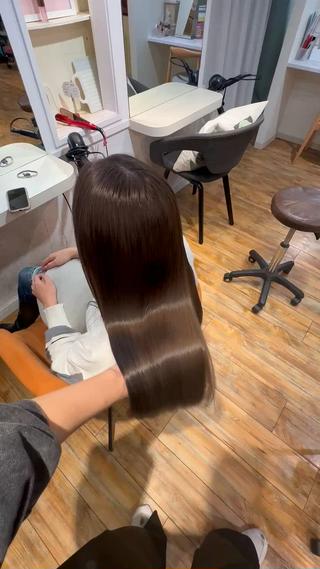 ワンブリーチで赤み消し透け感ニュアンスカラー
スペシャルトリートメント付き 