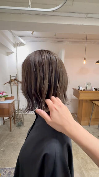 アンブレラカラーボブ
表面のみのブリーチ 