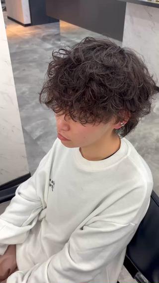 狸小路5丁目 メンズカット専門サロン
【HOMME BLANCHE'】
大人気のシャドウパーマ^ - ^
動くスタイルも得意です!
ぜひお任せください