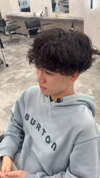狸小路5丁目 メンズカット専門サロン
【HOMME BLANCHE'】
ゆるっと無造作に動くシャドウパーマ
セットがとても楽です^ - ^