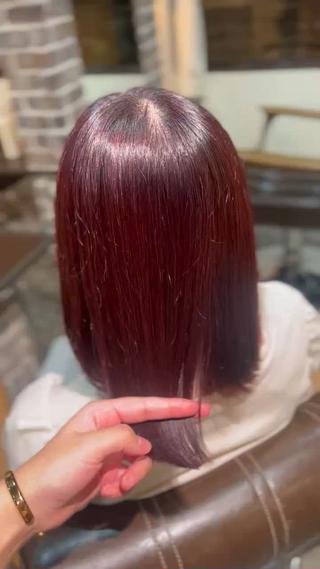 透明感のあるpink red
是非、白髪染め、ワンカラー、ダブルカラー、透明感カラー、ブリーチ、縮毛矯正のモデル様を大募集しております^^ぜひ気になる方はInstagram、ミニモにてご予約お待ちしております(⋆ᴗ͈ˬᴗ͈)”