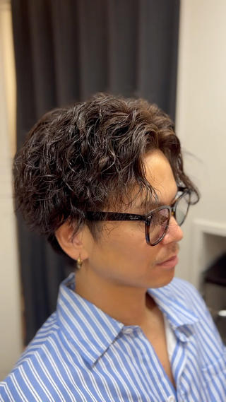 髪を伸ばしたい方もオシャレに伸ばせる️
オシャレも維持して長さも伸ばしていきたい方に◎
スタイリング難易度
★★★☆☆
柔らかめのワックスがオススメです