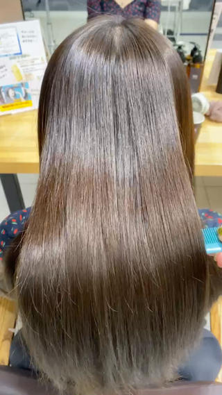 .
話題の髪質改善ストレート️
シャキシャキした感じにしたくない、ダメージが気になる癖毛さん是非1度お任せ下さい!