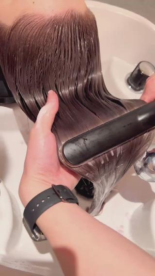 セミロング カラー ヘアアレンジ レイヤー専門家 ダブルカラー修のヘアスタイル