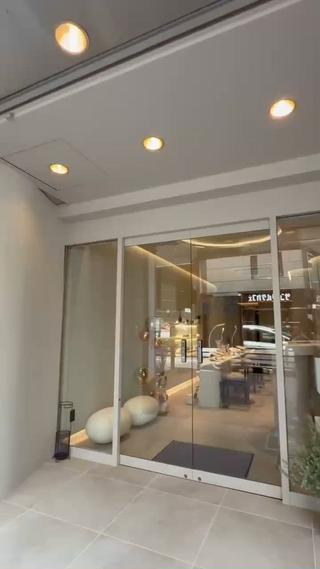 7月にOpenしたばかりのサロンです！拘りの詰まった店内はとても綺麗でリラックスしてお過ごしいただけるとおもいます
アイメニューの他にネイルやフェイシャルエステ、ボディエステも出来るトータルサロンです！ 