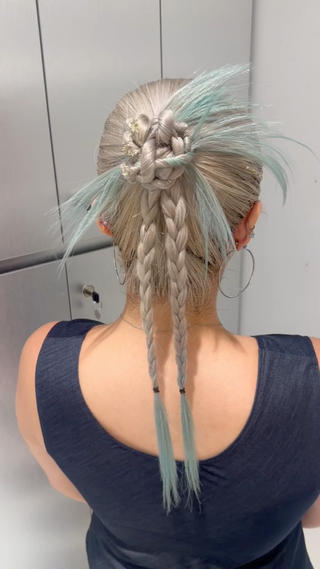 ヘアアレンジ ヘアセット🎀耳つぼ 👂💎MONAMIのヘアスタイル