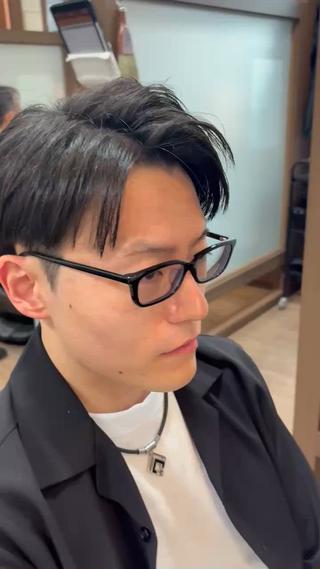 横の膨らみが気になる方でしたので、
サイドの髪の毛をアイロンで抑えつつ、
毛先に少しだけ動きが出るようにさせていただきました!