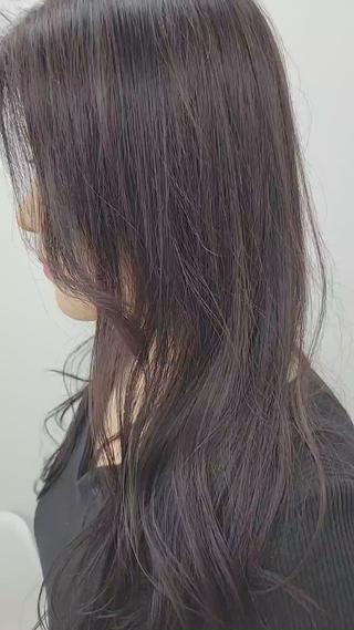 顔周りから繋がるロングレイヤースタイル
ゆるく巻くとめちゃくちゃ可愛いレイヤースタイルです
何もしなくても可愛いバイオレット系カラーだけど巻くと可愛さ100倍です
