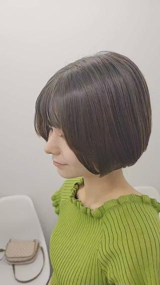 髪質を最大限に活かしたコンパクトボブ
癖が弱くて髪質が柔らかい方はほとんど何もしなくてもまとまるスタイル
癖があってもスタイリングが簡単なボブです