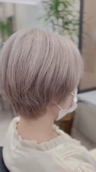 ホワイトミルクティー
ブリーチ2~3回で出来ます!