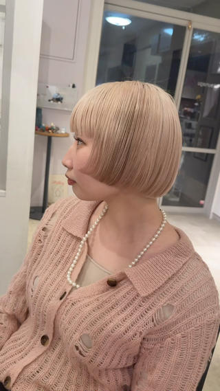 ぱつっと前上がりミニボブショート(?)
