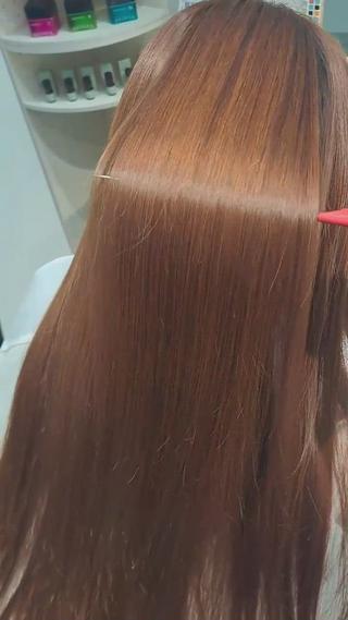 最高級のカシミヤケラチンと、エルカラクトンを限界まで配合した
シャンプー、トリートメントで
柔らかくまとまりのある髪へ️

アイロンの熱や、カラーのダメージで硬くなってしまった髪の毛を
補修、保護してくれます*゜ 