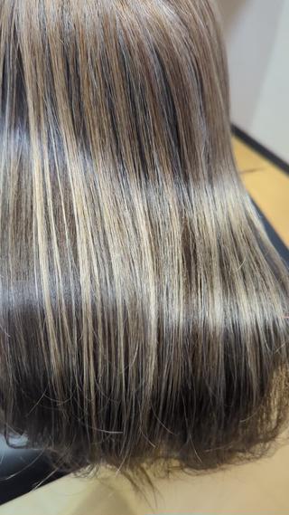 セミロング カラー 髪屋こころ 峯村 衣舞のヘアスタイル