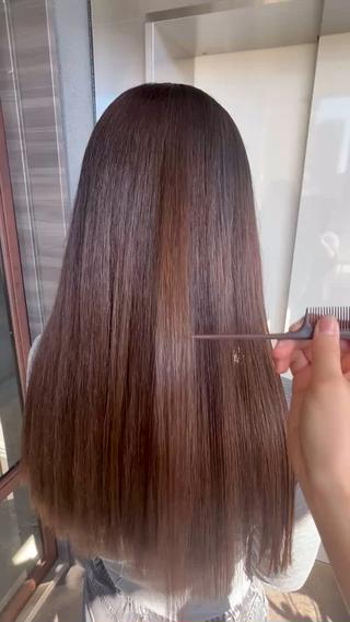 癖、ボリュームが気になる方に自然にボリュームを抑えてくれるコスメストレートおすすめです
︎︎アイロン仕上げ