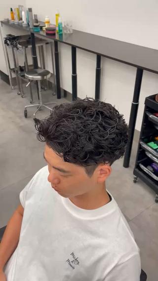 ショート パーマ メンズ シミズ リキのヘアスタイル