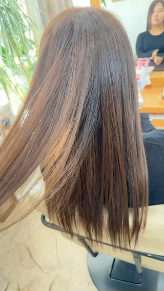 ロング 新保 佳世のヘアスタイル