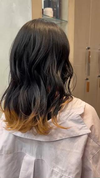 袖カラー
巻くことで抜け感ができ垢抜けた印象に!