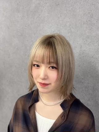 ミディアム カラー &.TIGRE 越冨 レイヤー/顔周り特化のヘアスタイル