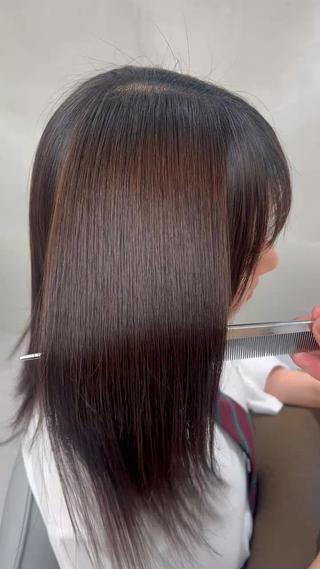くせで広がる方、乾燥、パヤパヤ気になる方にオススメのメニュー!
柔らかい縮毛矯正でサラツヤストレートヘアを実現。
トキオトリートメントでケアしながらできるのでダメージによる負担が少ない。