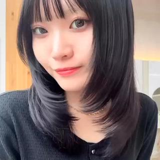 ストレートアイロンで盛れるナチュラルレイヤー
巻くのが苦手だけど、雰囲気を変えたい方におすすめです
顔まわりに動きをつけるだけで、簡単に垢抜けた印象に⋆✦
忙しい朝でもサッとスタイリングできる、頑張りすぎない可愛いヘアをご提案します♪
当日予約も大歓迎◎ お気軽にご予約ください♡