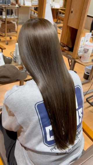 透明感たっぷりオリーブベージュ
髪の艶がすごい