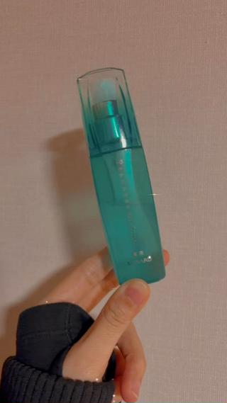 ビューネスパシャワー



肌の乾燥を感じた時にシュッとすれば潤い肌に
メイク後にシュッとすればメイク崩れ防止に

ビューネスパシャワーをシュッとしたときの
お肌のリセット感がたまりません


 