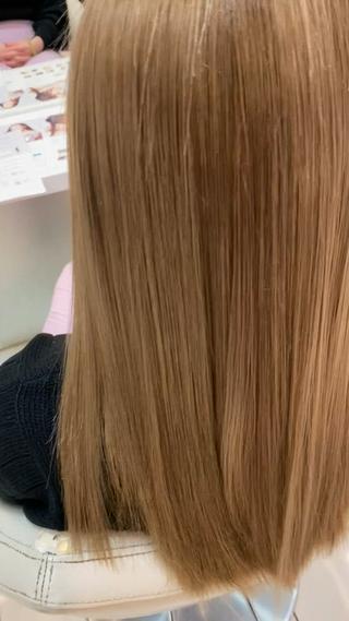 ブリーチ毛の縮毛矯正。髪の状態によっては施術可能です。
これでとても毎日が扱いやすくなりますよ