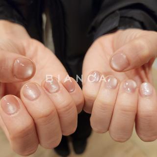 #ワンポイント #シェルネイル #マグネット #オフィスネイル #シンプル #キラキラネイル #お呼ばれネイル
両手指1本ずつにシェルのワンポイントアートでキラキラに
マグネットカラー追加しております